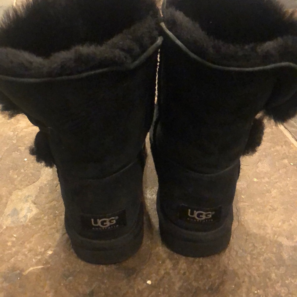 UGG